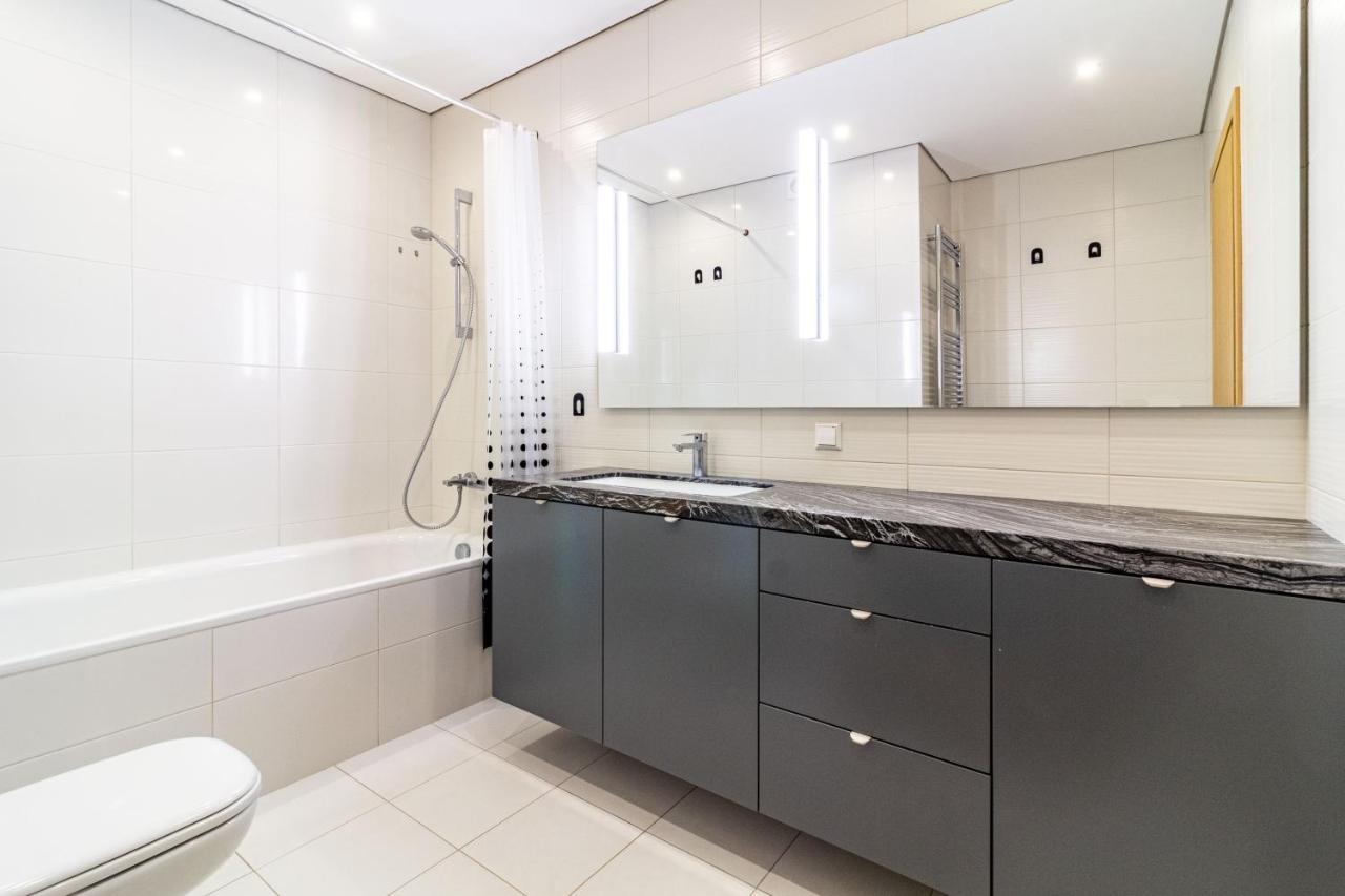 Cohost I Sunny Center Apt, Covered Parking, Balcony & Self Check-In Kaunas Dış mekan fotoğraf
