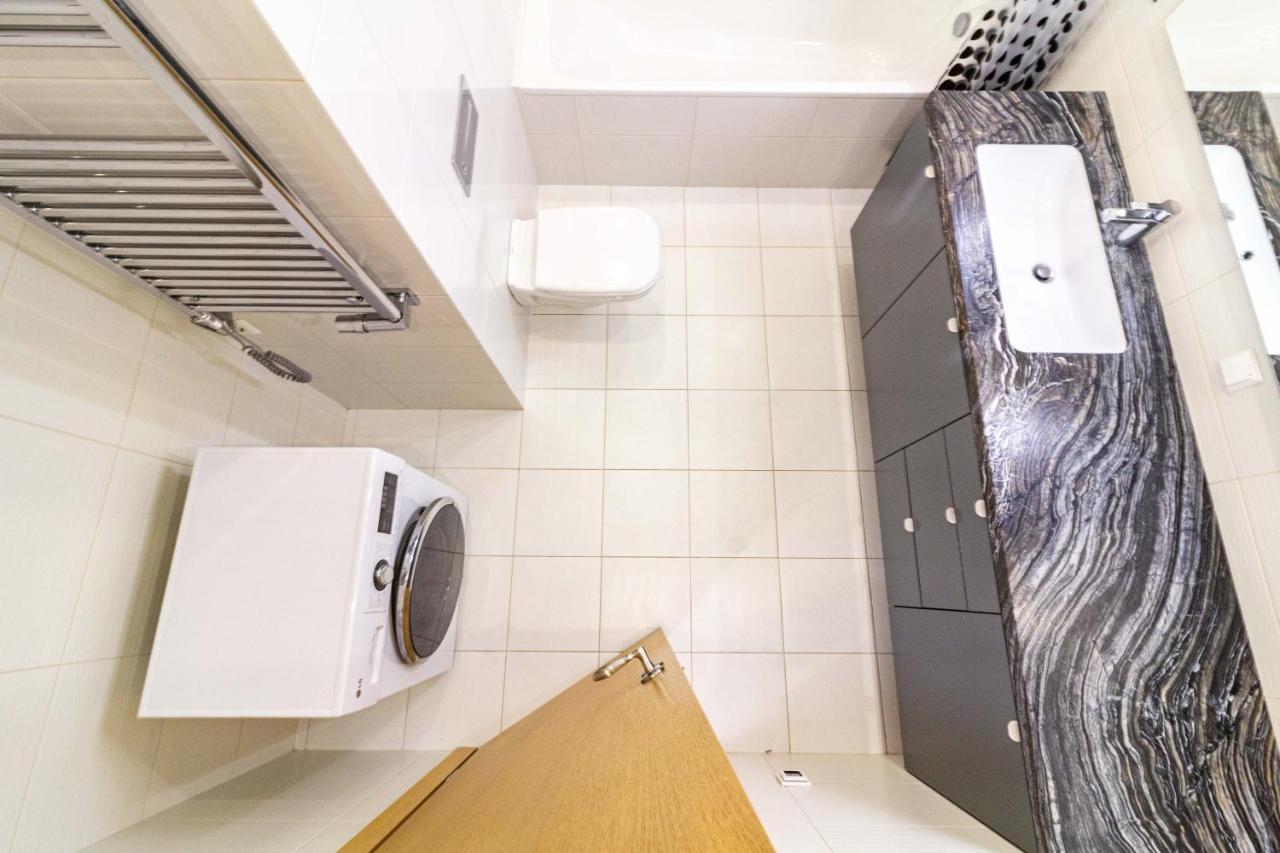 Cohost I Sunny Center Apt, Covered Parking, Balcony & Self Check-In Kaunas Dış mekan fotoğraf